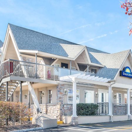 Days Inn By Wyndham Springfield/Phil.Intl Airport Екстериор снимка