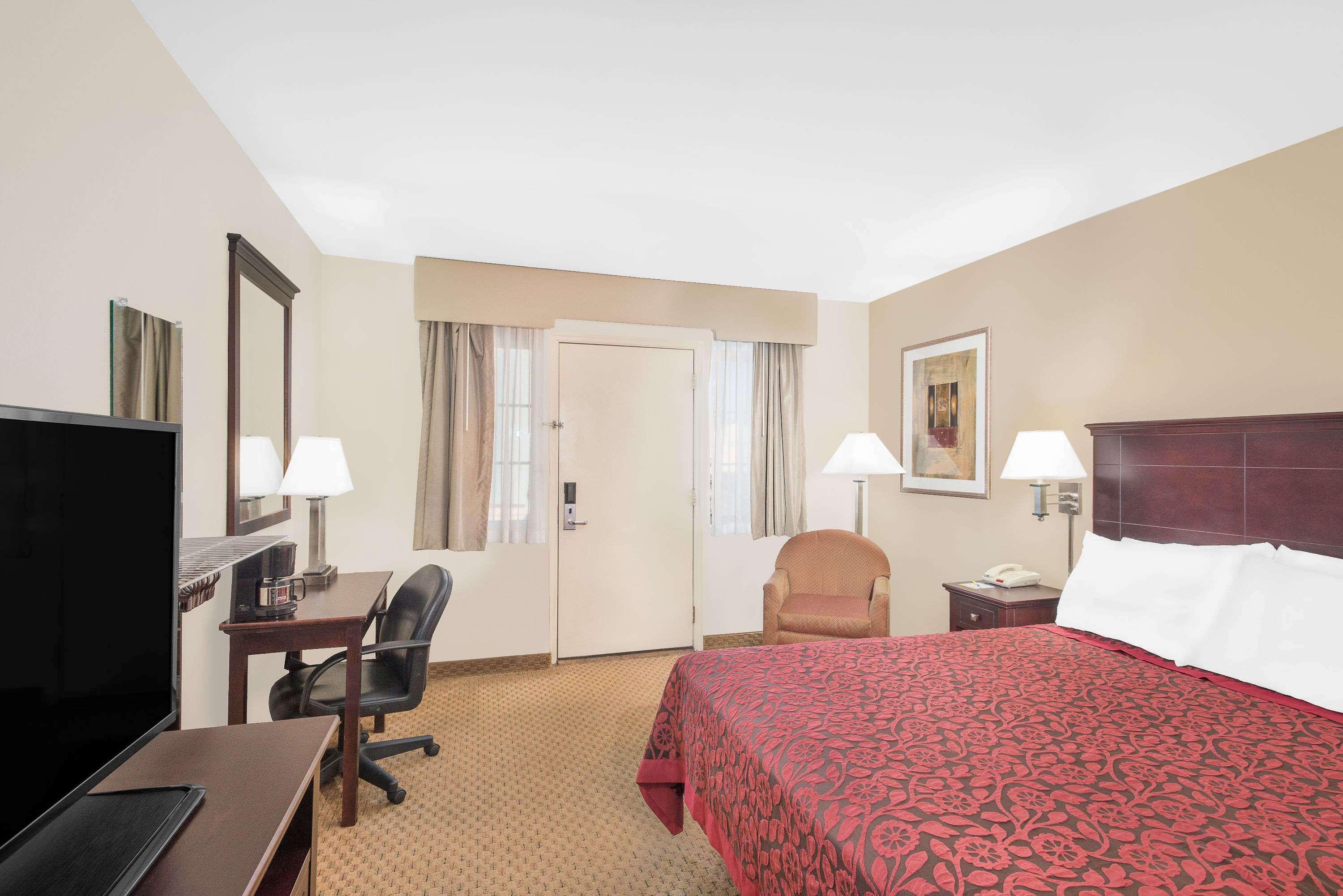 Days Inn By Wyndham Springfield/Phil.Intl Airport Екстериор снимка