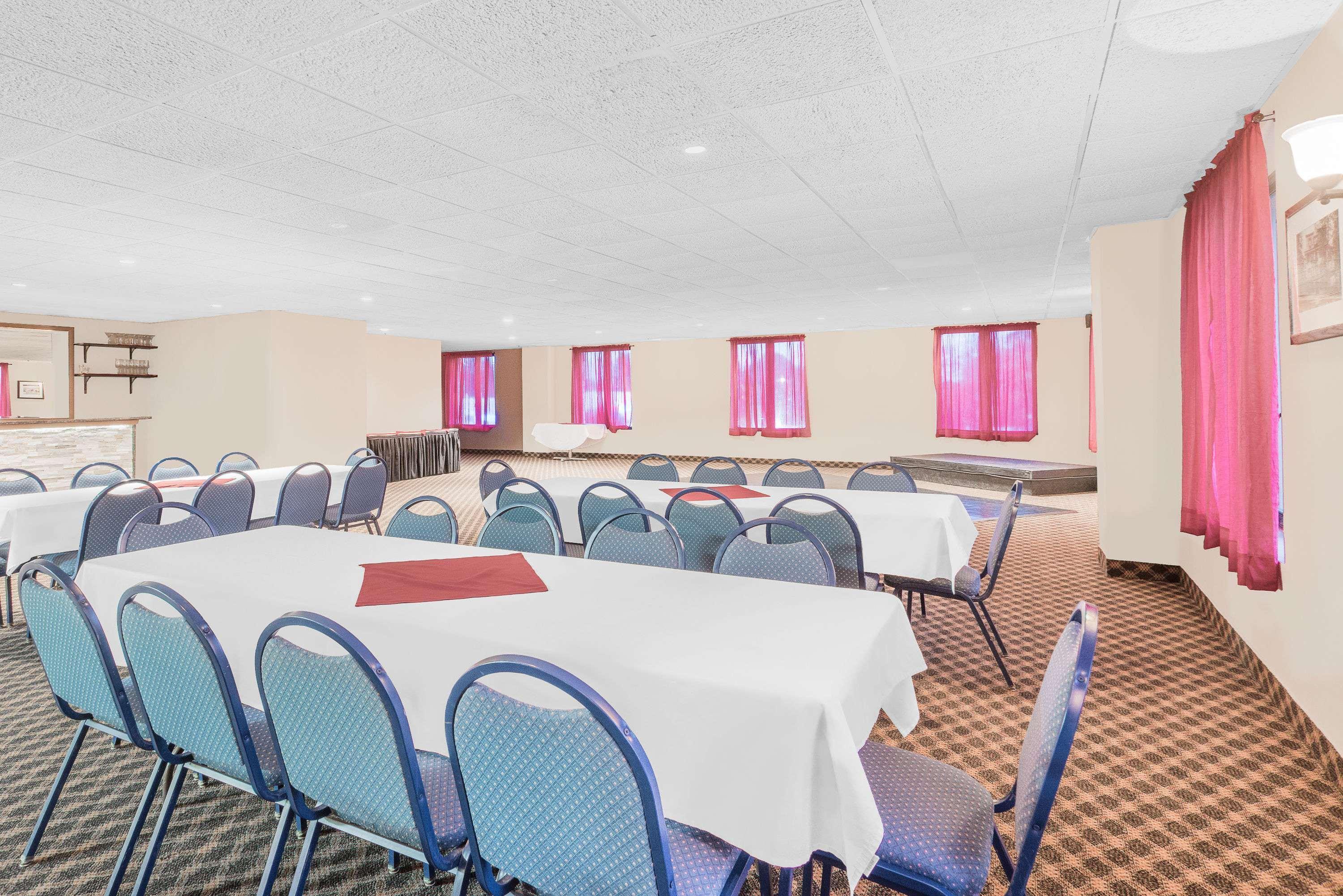 Days Inn By Wyndham Springfield/Phil.Intl Airport Екстериор снимка