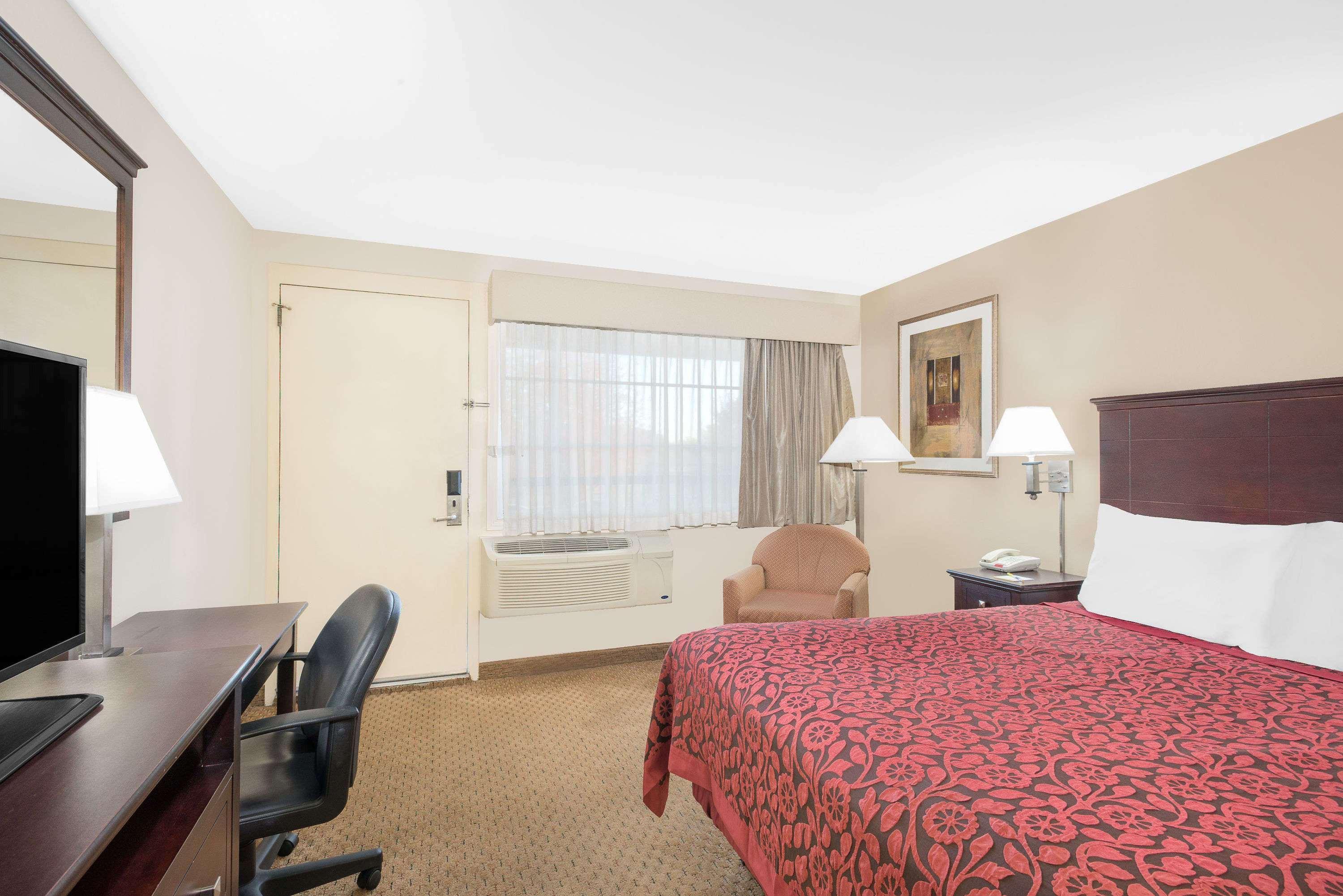 Days Inn By Wyndham Springfield/Phil.Intl Airport Екстериор снимка