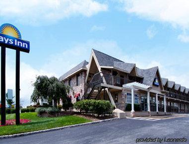 Days Inn By Wyndham Springfield/Phil.Intl Airport Екстериор снимка