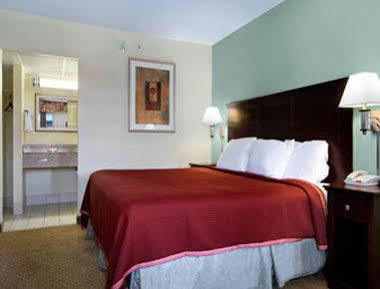 Days Inn By Wyndham Springfield/Phil.Intl Airport Екстериор снимка